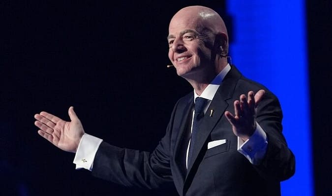 FIFA хочет обязать клубы регулярно задействовать в играх своих воспитанников FIFA хочет обязать клубы регулярно задействовать в играх своих воспитанников